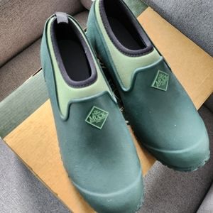 Muck Women's slip on rain clogs